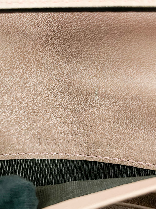 Bolsa Gucci Microguccissima WOC Rosa Monograma