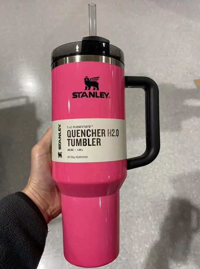 "Copo Stanley Quencher™: Design Premium"